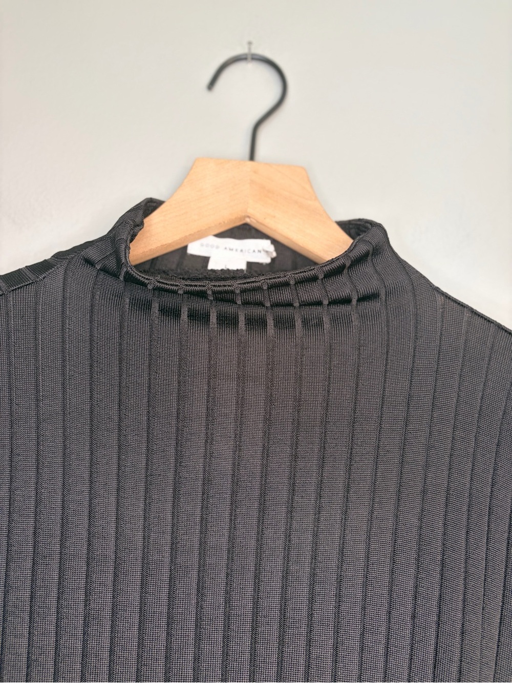 *NWT* Good American Women’s Black Shine Rib Funnel Tuck Midi Dress, Size Large - Picture 8 of 14